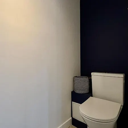 House For 5 With Air Conditioning, Parking & Terrace * 프롱티냥