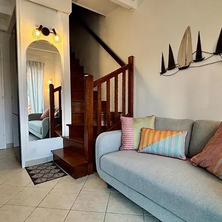 펜션 House For 5 With Air Conditioning, Parking & Terrace